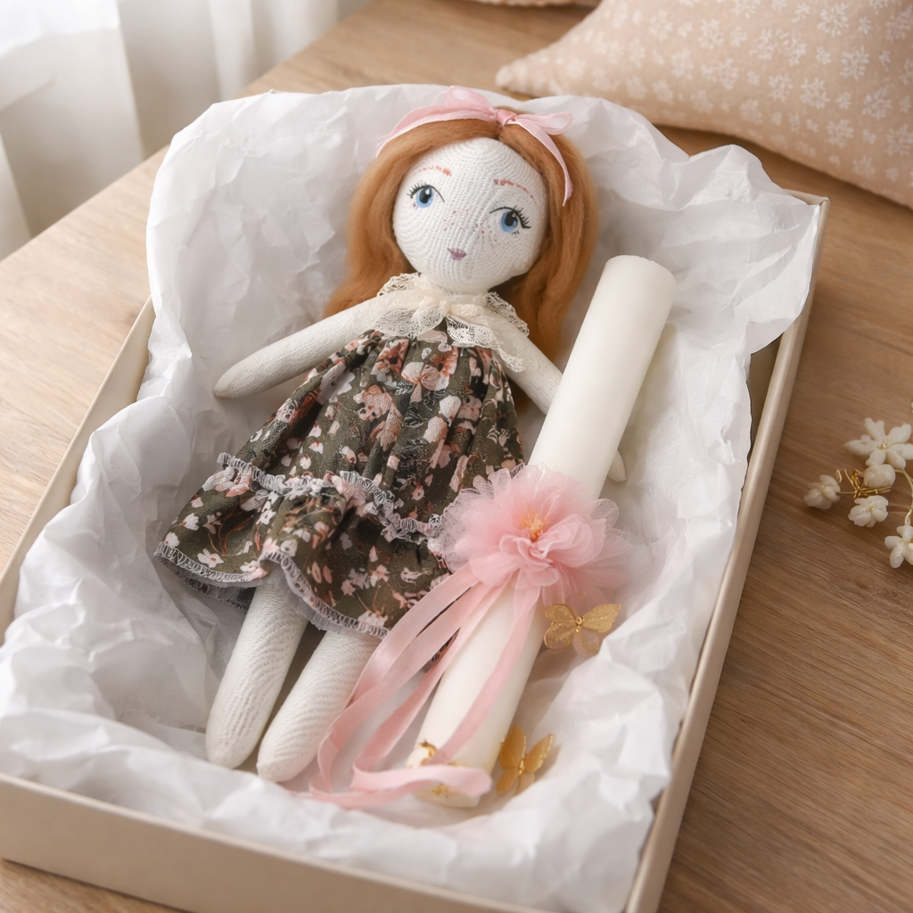 Πασχαλινή Λαμπάδα με Χειροποίητη Υφασμάτινη Κούκλα – Ρομαντικό Δώρο για Κορίτσι