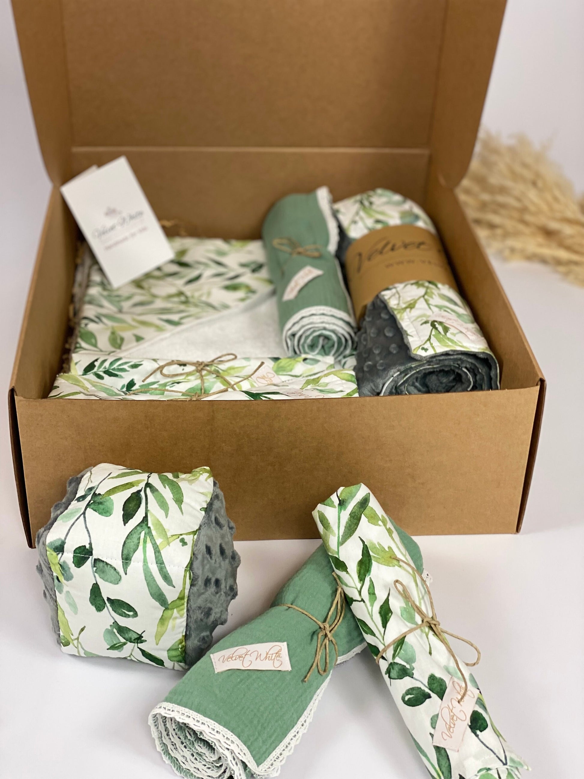 Baby box packed eco-friendly,Baby Shower Gift,Gift for new parent Christmas gift