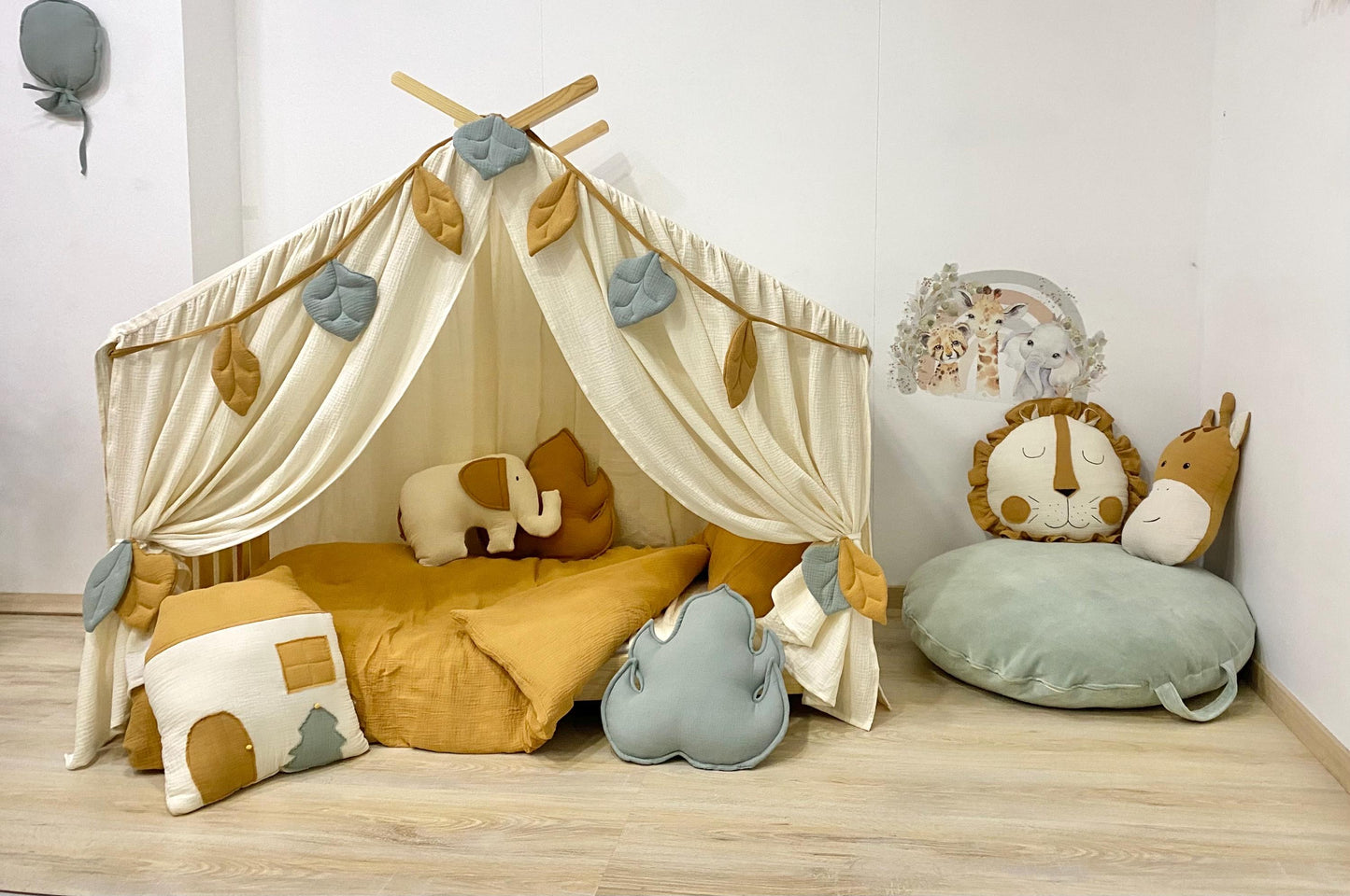 Kids Decorative Lion Pillow, Kids Room Decor Cushion Giraffe