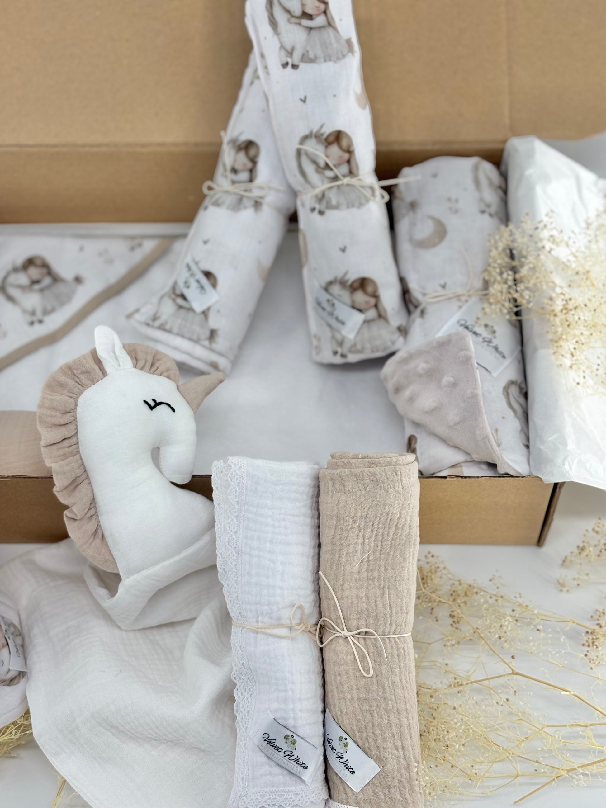 Baby gift set with soft toys and blankets in a box